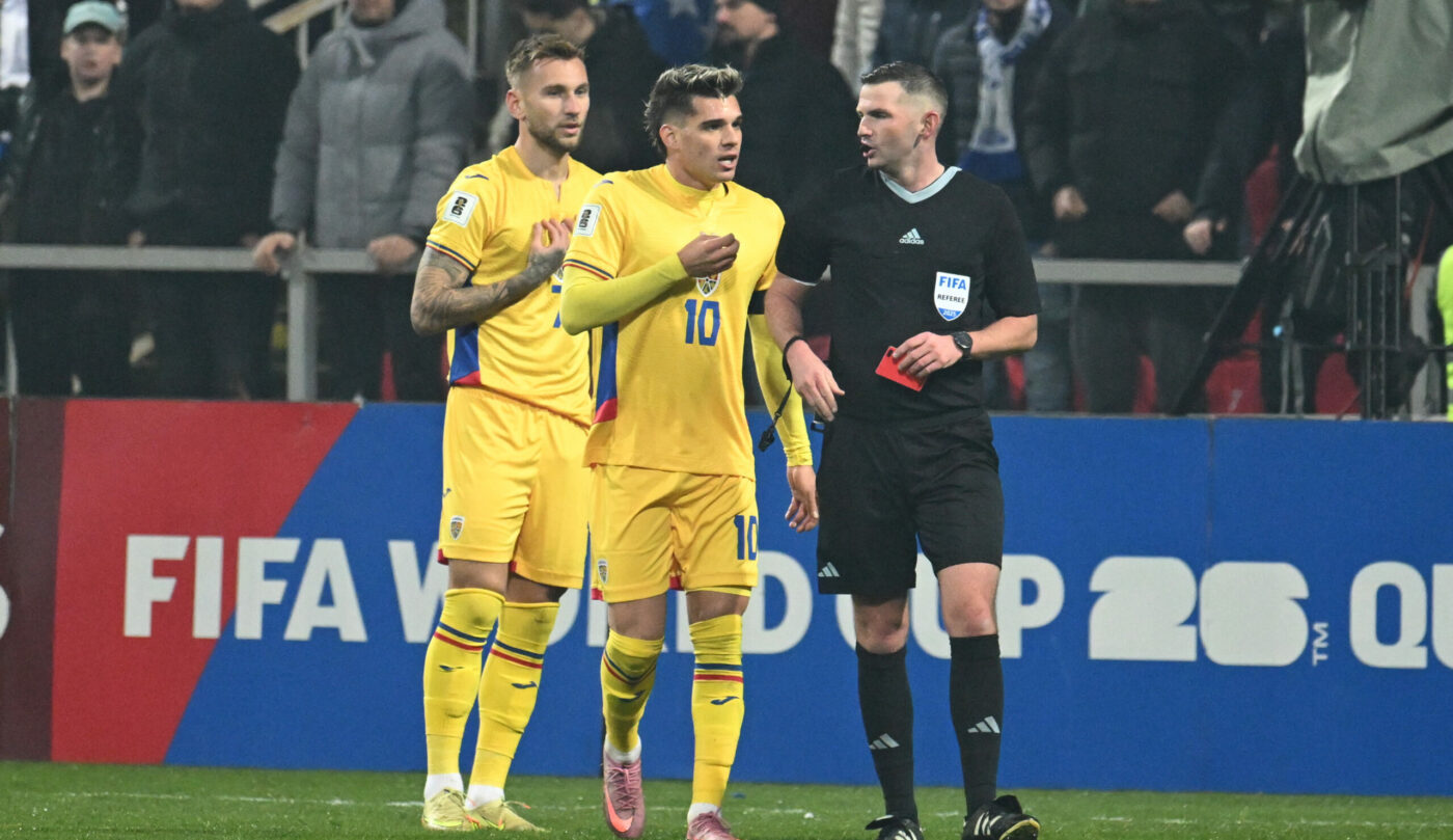 Ianis Hagi s-a dus direct la Michael Oliver să-i ceară socoteală și apoi a spus în direct ce i-a transmis arbitrul meciului Bosnia – România: „Trebuia roșu. Îi pare rău, dar e decizia lui”
