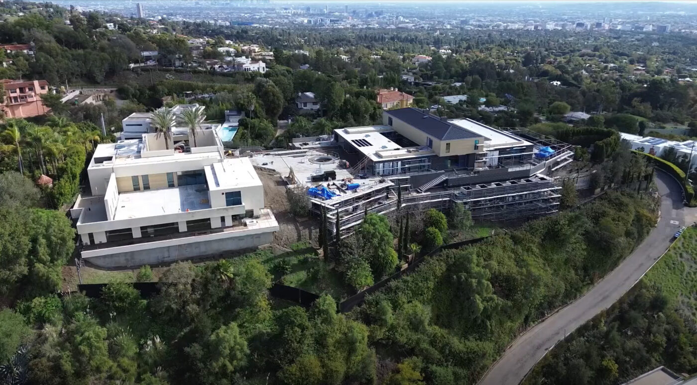 Imperiul-lui-LeBron-James-de-37000000-de-dolari-din-Beverly-Hills-arata-fabulos-1400x774.jpg