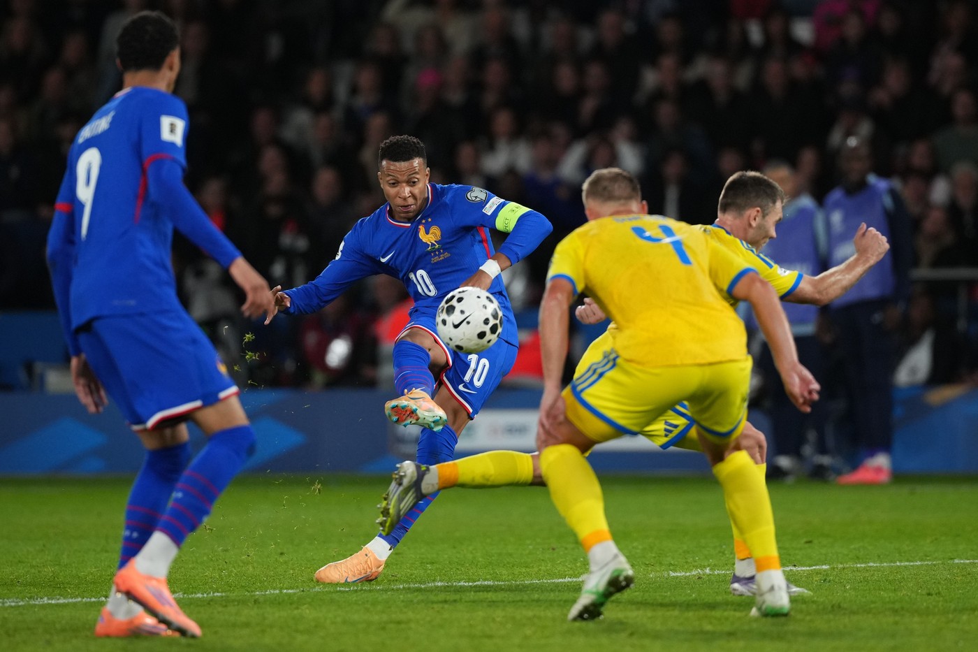 Kylian Mbappe l-a depășit pe Leo Messi! Ce bornă a atins starul lui Real Madrid