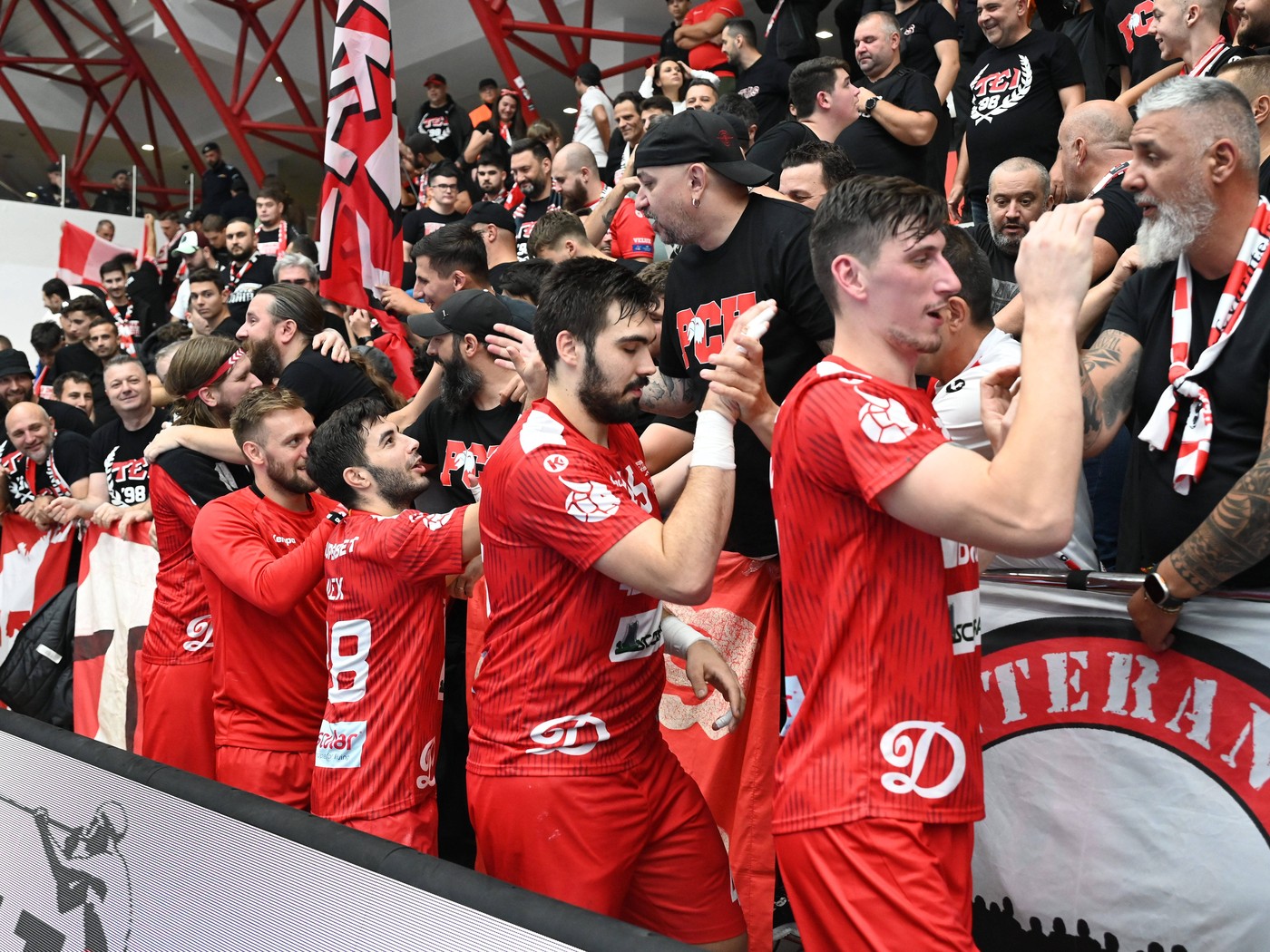 Lovitura-pentru-Dinamo-Vedeta-este-OUT-pana-la-finalul-anului.jpg