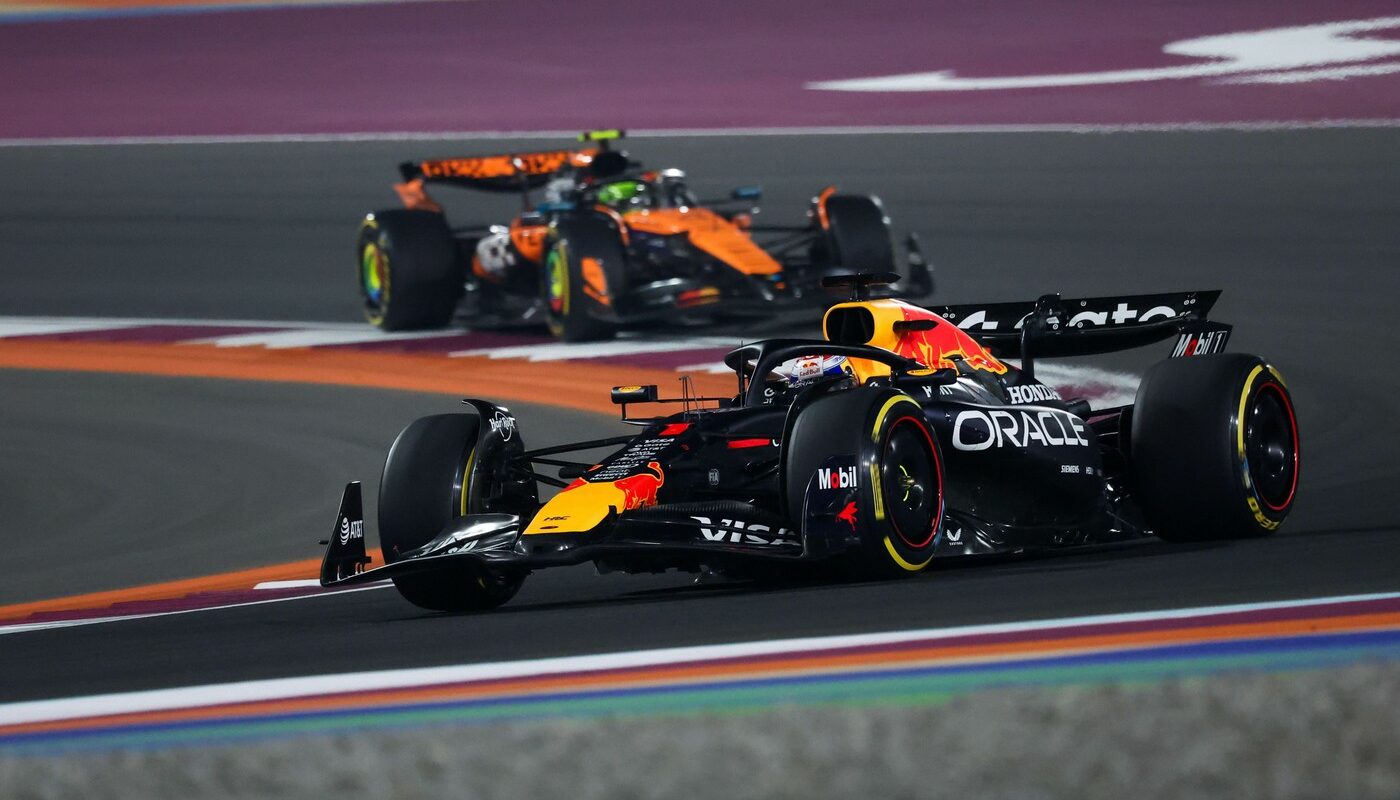 Max-Verstappen-a-castigat-Marele-Premiu-al-Qatarului-si-pastreaza-vii-sansele-la-titlu-Urmeaza-o-finala-de-vis-in-Abu-Dhabi-e1764524175166.jpg