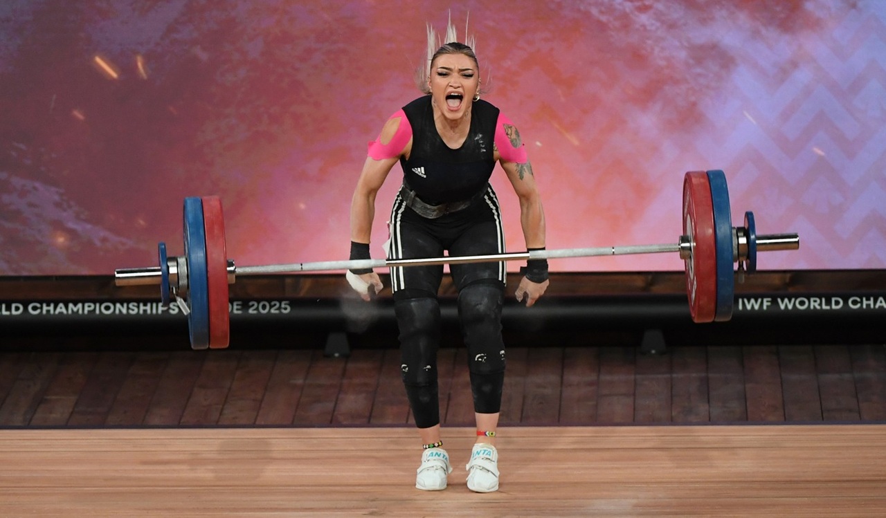 Mihaela Cambei a luat 6 medalii de aur şi e de neoprit în România
