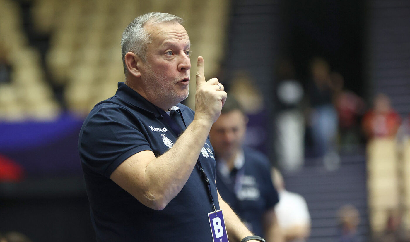 Nu-se-intampla-doar-la-fotbal-antrenor-paravan-pentru-Bogdan-Burcea-in-EHF-European-League-2-e1762897842657-1400x828.jpg