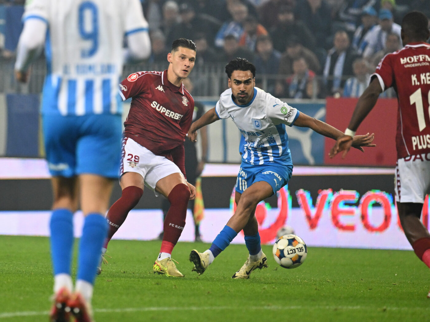 Primul 11 ideal din Superliga în acest moment: șase jucători de la Rapid și Universitatea Craiova, iar antrenorul e furnizat de marea revelație! 