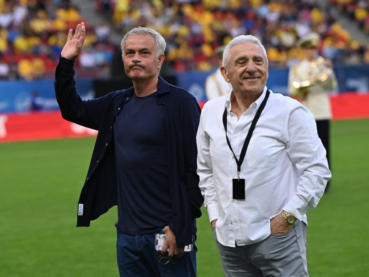 Propunere ca între veri și ca între milionari. Doar Giovanni Becali îi putea cere lui Gigi Becali așa ceva: „Eu cred că de asta e nevoie”