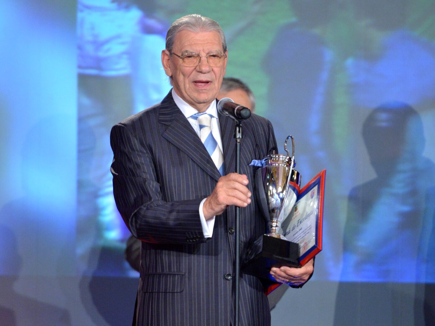 Reacția FCSB după moartea lui Emerich Ienei. Nu a folosit cuvântul Steaua