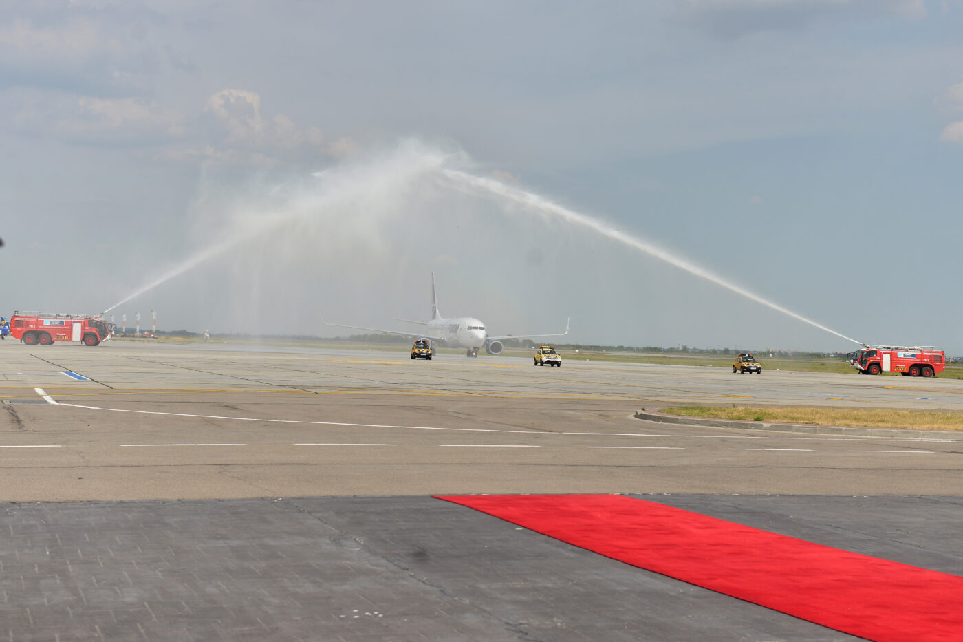 Reacție dură a unui român cunoscut pus să se descalțe pe aeroportul Otopeni la controlul de securitate: „Nu mai contează nici eventualul miros al picioarelor”