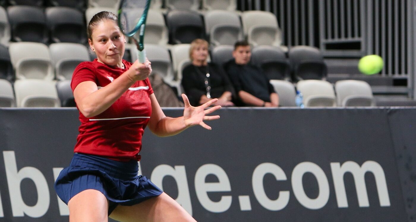 România – Noua Zeelandă 1-0, în play-off-ul Billie Jean King Cup! Gabriela Lee – Elyse Tse se joacă ACUM! Debutanta Ruxandra Bertea i-a lăsat doar trei game-uri adversarei. Live Text Online