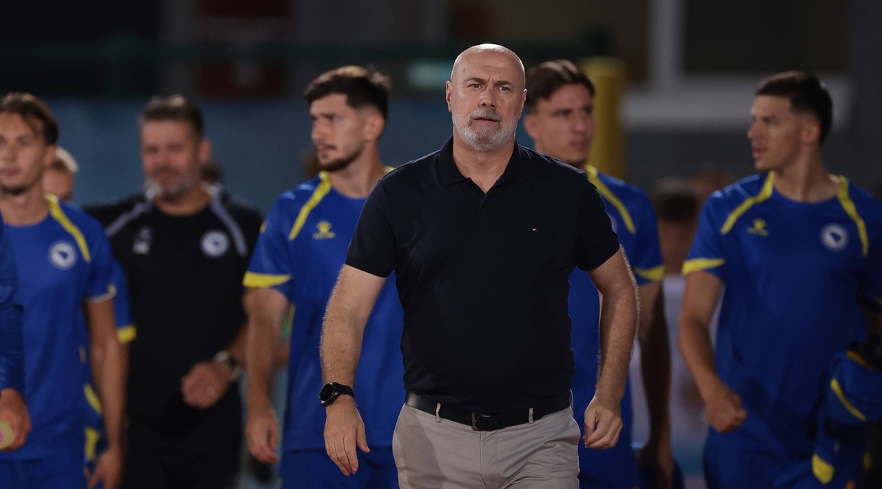 Scandalos! Fundașul stânga, obligat să rateze Bosnia – România: „Probleme cu pașaportul!”
