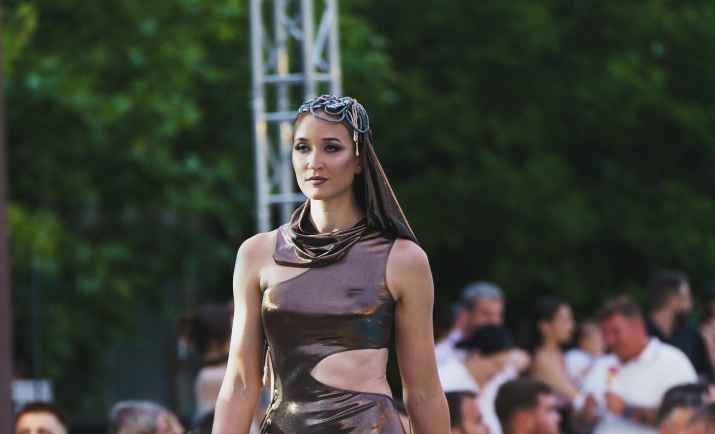Simona Radiș, cea mai valoroasă canotoare lumii, are o garderobă în care se regăsesc o mulțime de ținute de gală: „Le-am cumpărat și pentru evenimente”