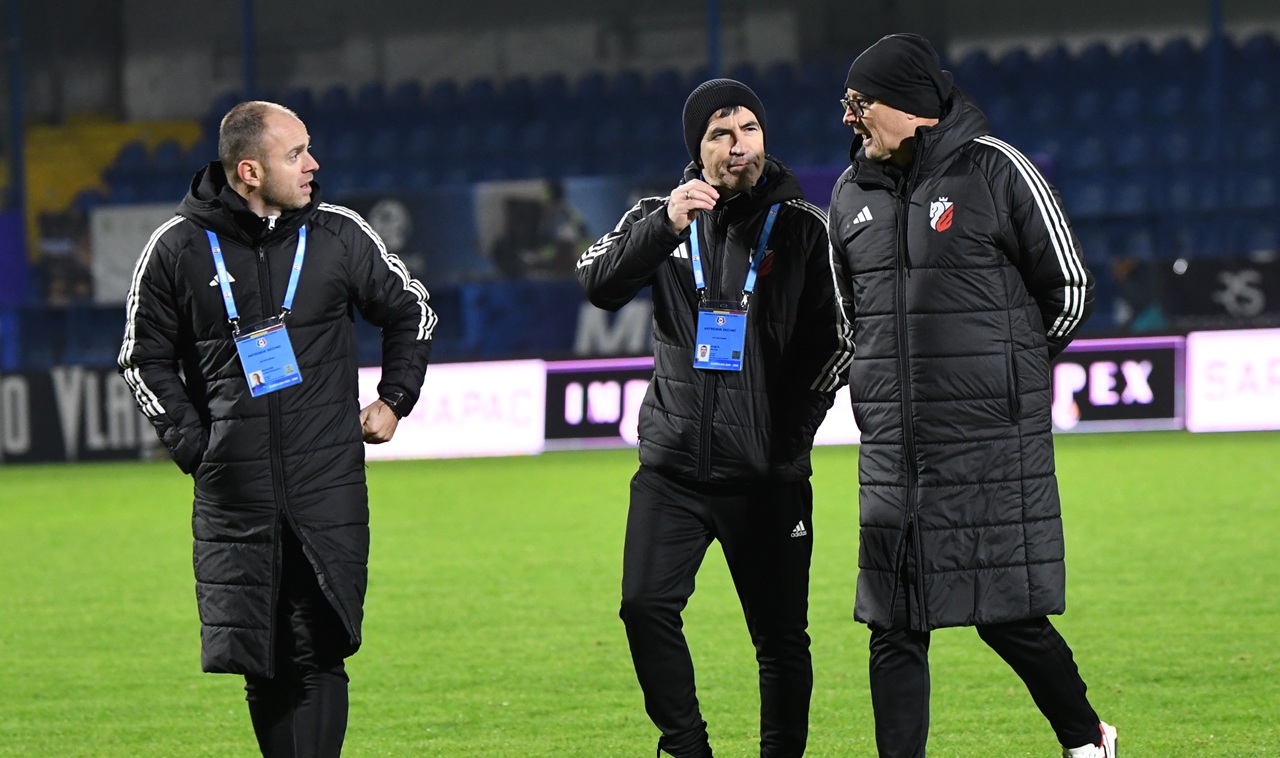 Unul dintre cei mai duri antrenori din Superliga a răbufnit: „Pumnul în gură, taci din gură, ce să faci. Tac din gură”