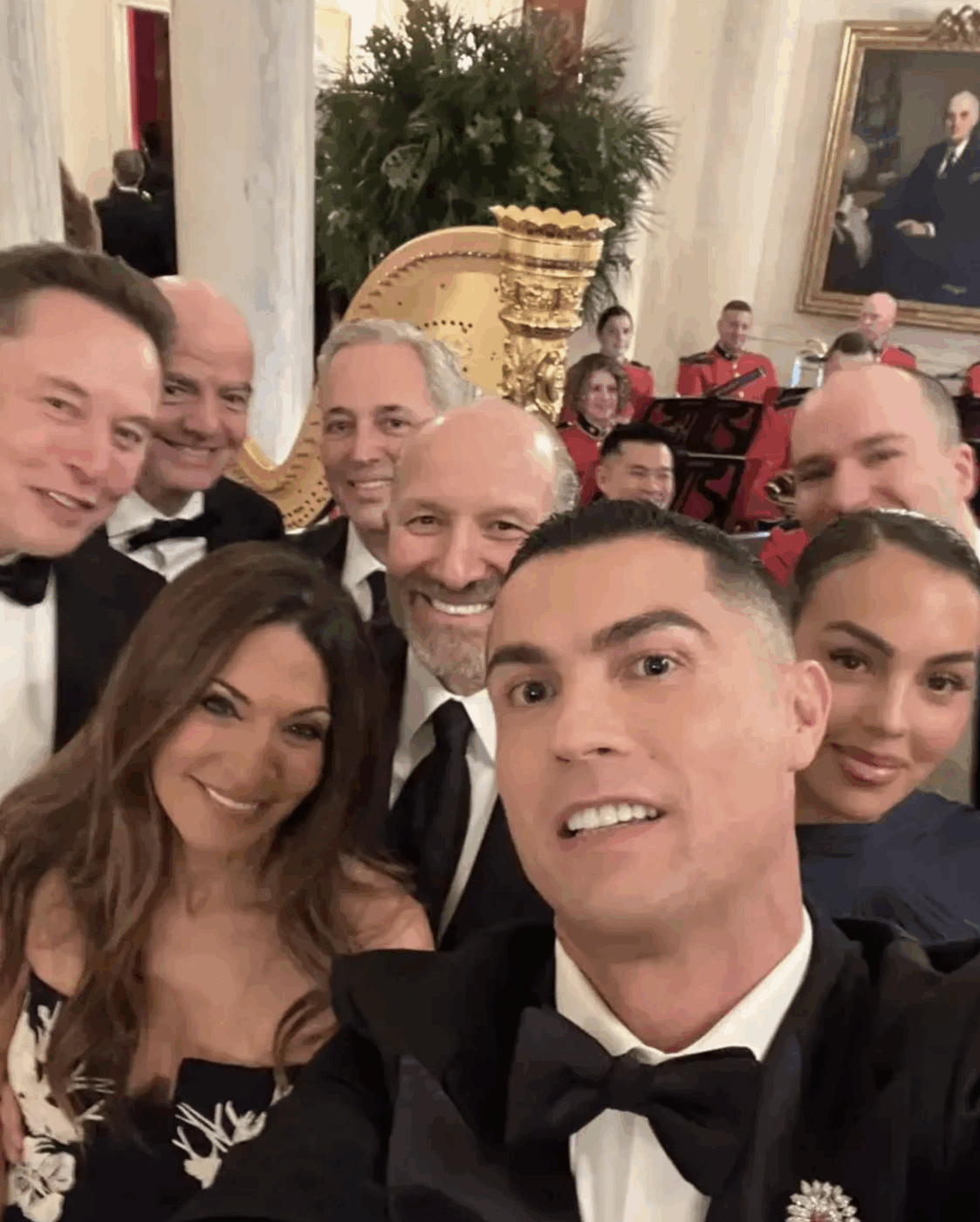 Selfie istoric pe care Cristiano Ronaldo şi l-a făcut la întâlnirea cu Donald Trump de la Casa Albă. Au apărut primele imagini