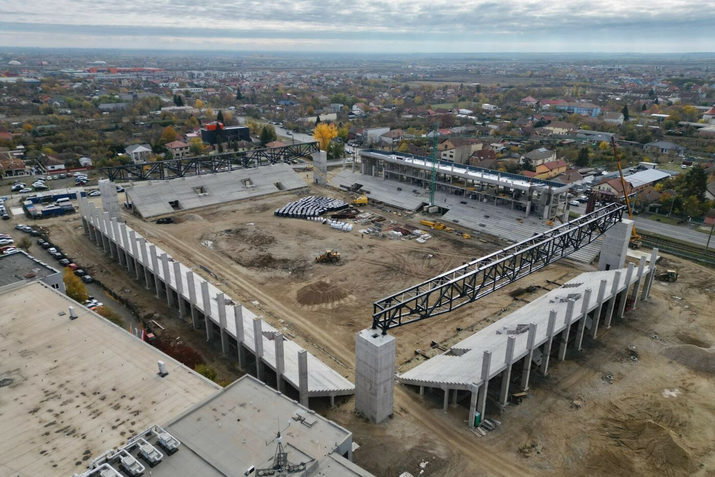 Autoritățile județene dau bani ca stadionul-lego din Timișoara să fie gata în termen, dar cer, la schimb, bani pentru Știința Poli!