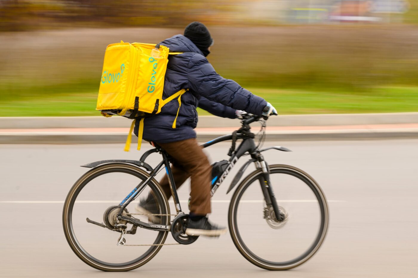 Un livrator Glovo a fost șocat pe străzile din București. Ce a văzut în zona Grivița: a sunat de urgență la Poliție