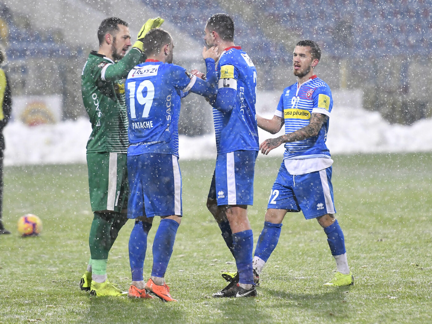 A jucat la FCSB, dar a ajuns să locuiască într-un azil de bătrâni cu soția lui: „Pe pas de prăpastie, fără bani”