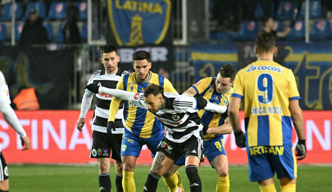 Accidentare horror în Superliga României! Fotbalistul a fost cusut pe viu, la vestiar, după ce a rezistat pe teren cu glezna despicată. EXCLUSIV