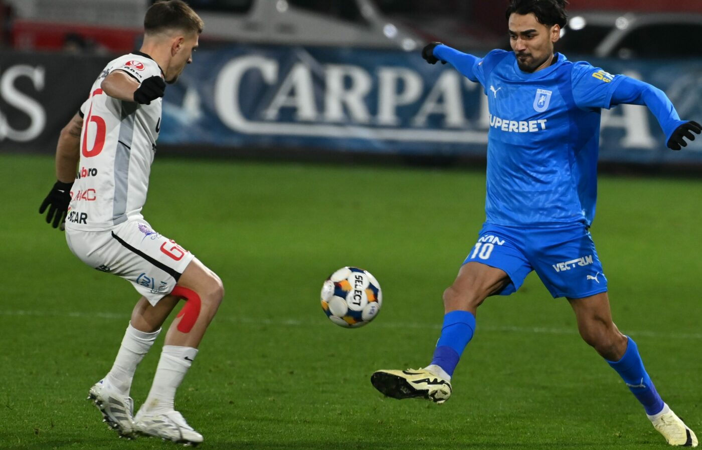 Baiaram la „botezul” lui Dorinel Munteanu în Hermannstadt – Universitatea Craiova 0-2! Cine mai salvează Sibiul care se duce pe tobogan? Cronică de Daniel Nazare