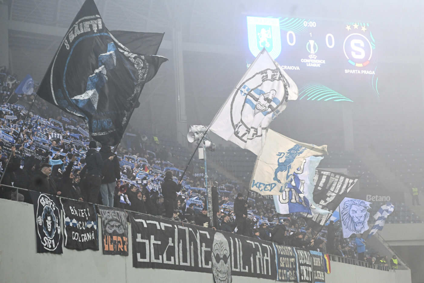 Ce n-ai văzut la TV la Craiova – Sparta Praga. Ce au făcut jurnaliștii cehi după golul care i-a înnebunit pe olteni și decizia luată imediat după fluierul final. SPECIAL
