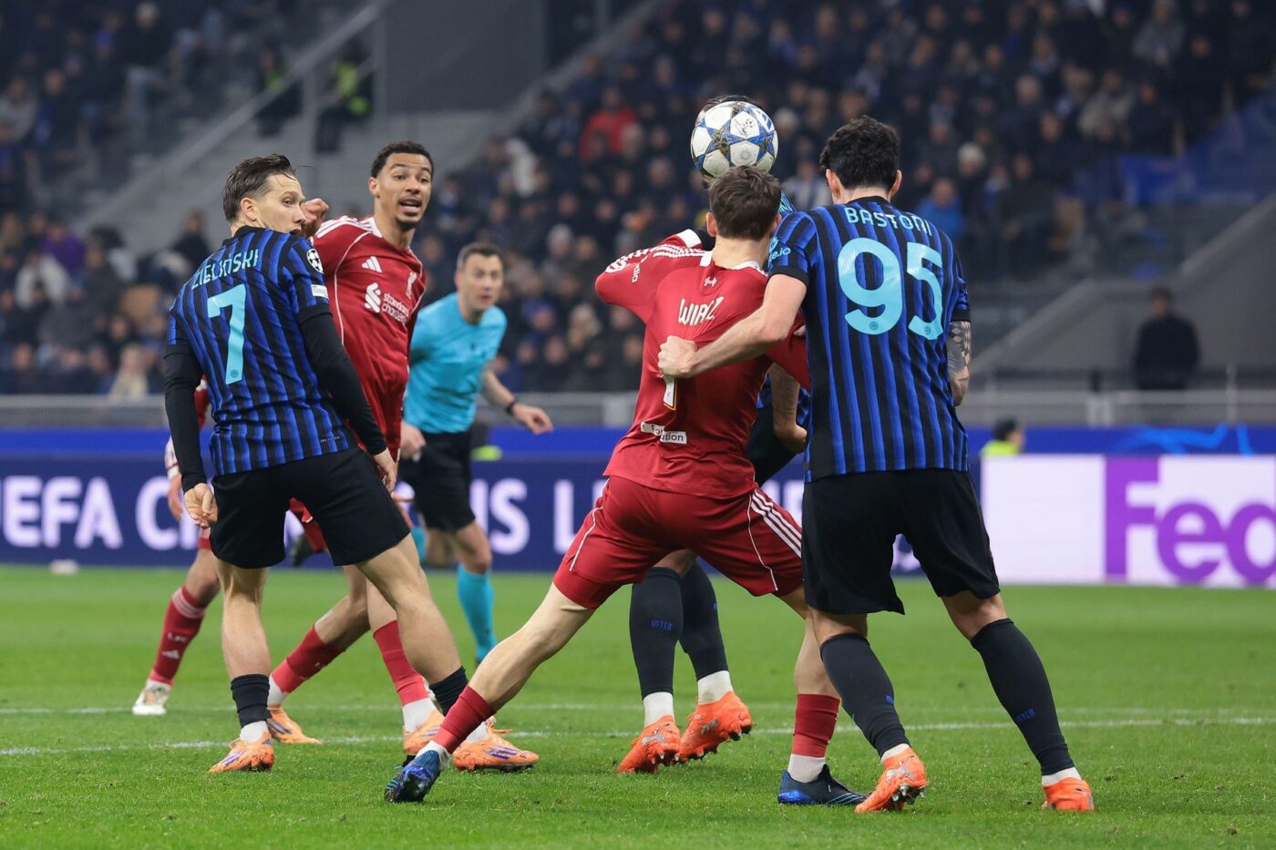 Decizia neamțului Zwayer, care l-a îngropat pe Chivu în Inter – Liverpool, i-a scandalizat pe Ilie Dumitrescu, Gabi Balint și Ionuț Badea: „Penalty de Oscar pentru Wirtz și pentru cei din camera VAR”