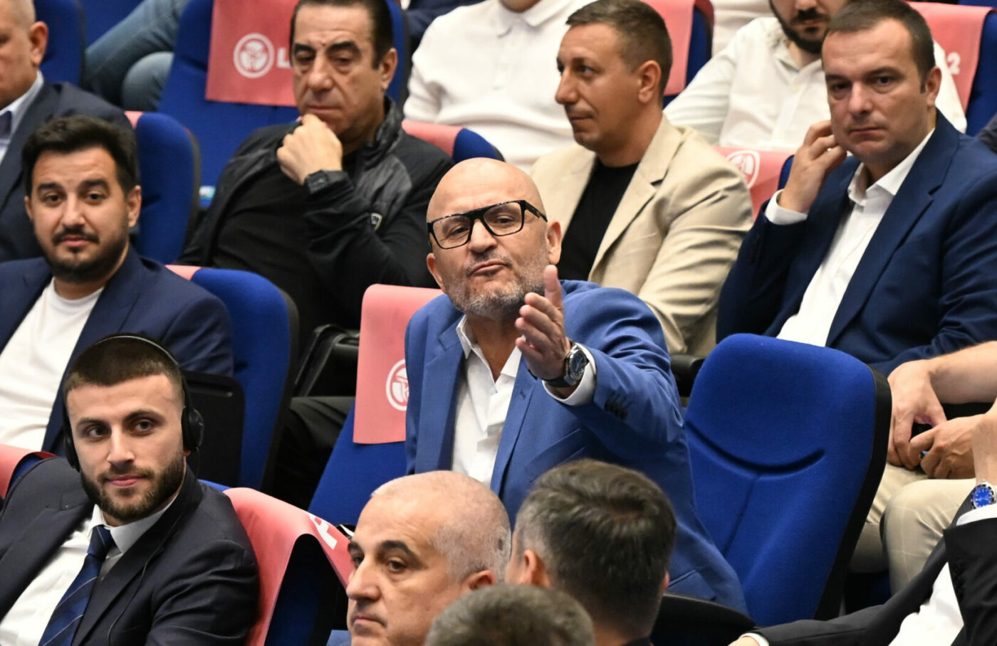 Documentarul-Recorder-despre-Justitie-a-incins-spiritele-intre-milionarii-Adrian-Mititelu-si-Laura-Vicol-„Corupta-pana-in-maduva-oaselor-vs.-„Manipuleaza-ordinar-scaled-e1765881341638-1400x908.jpg