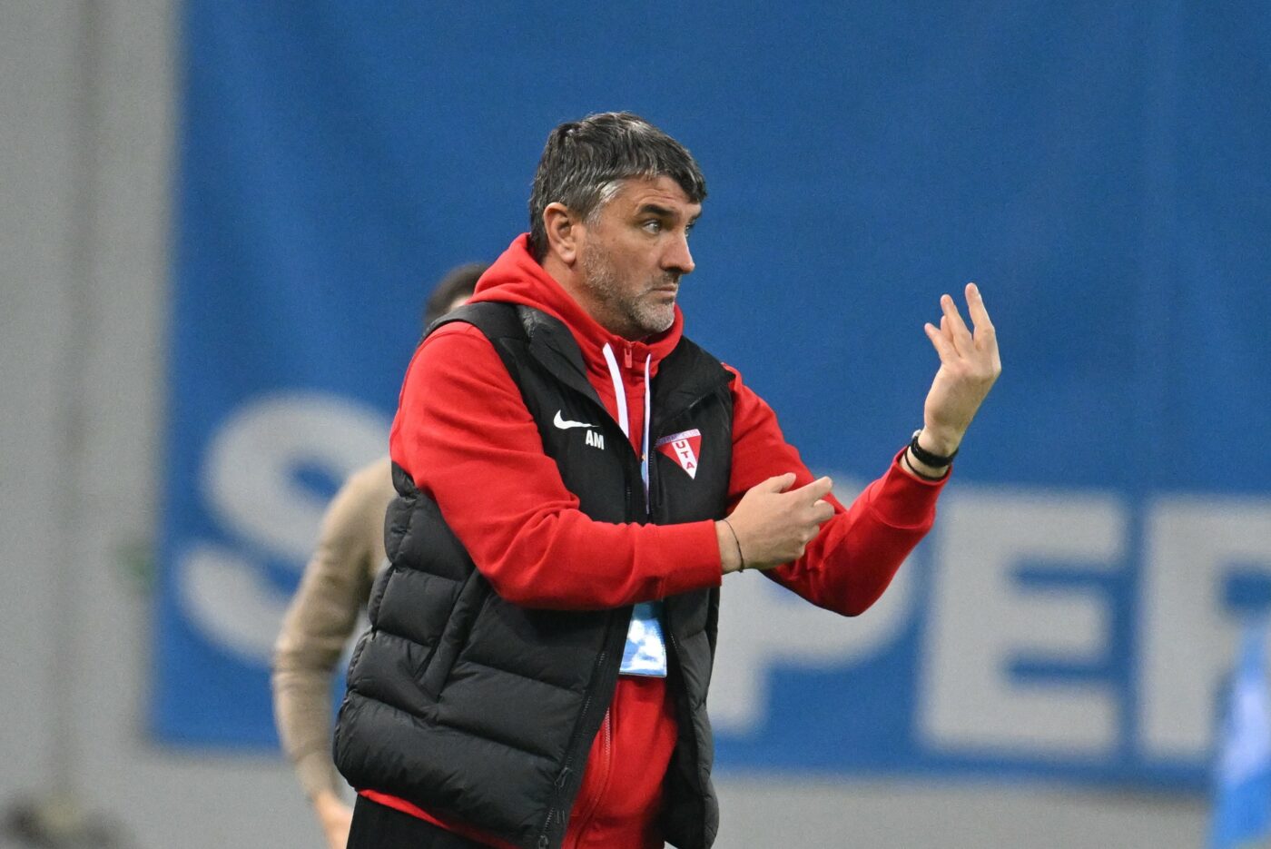 Ilustrație: Evoluții recente în competiții - E gata! UTA Arad anunță deja primele două transferuri după ce a învins pe Dinamo iar Adrian Mihalcea dezvăluie o posibilă sursă neașteptată: „În permanență am fost cu ochii pe ei”. EXCLUSIV (Sport)