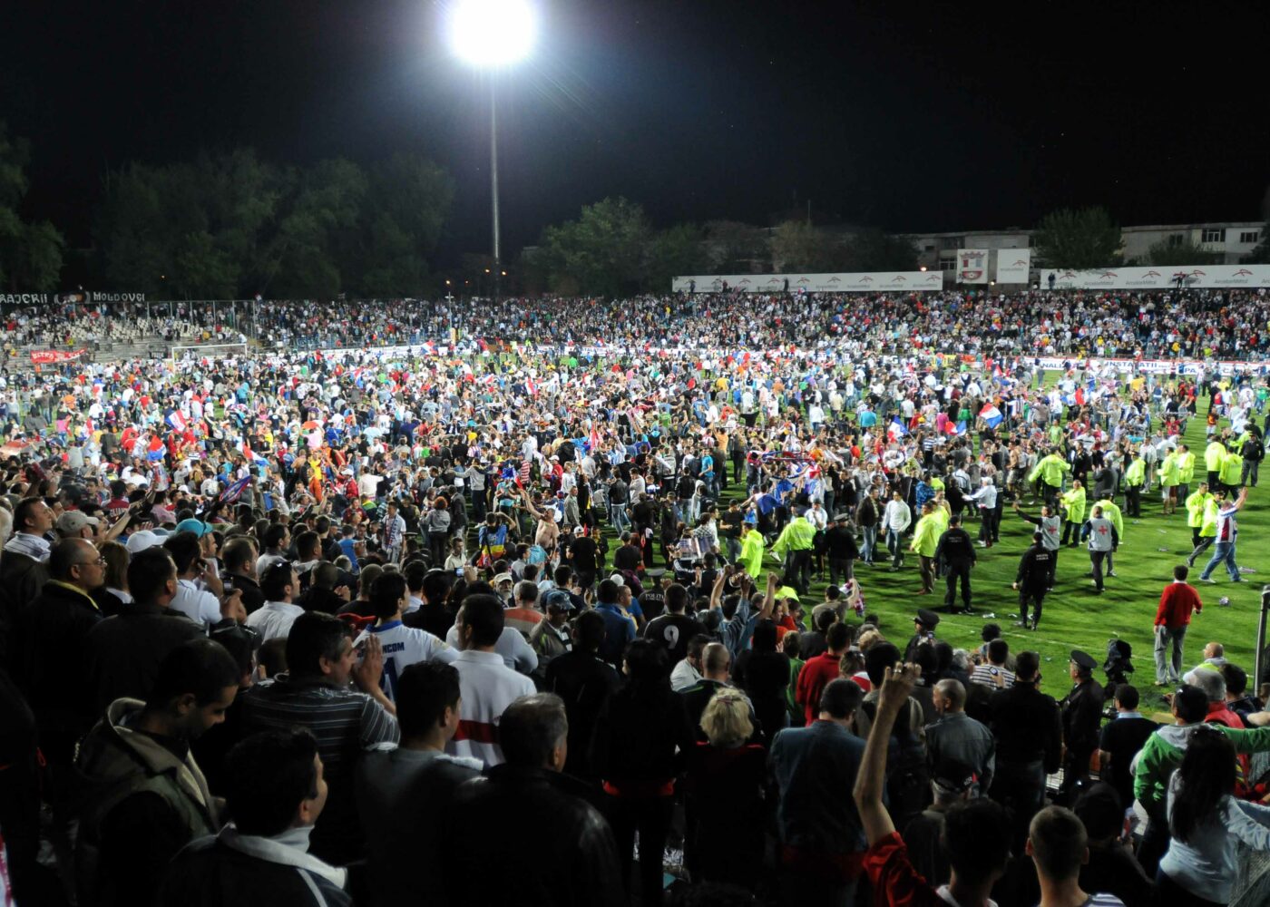 Echipa din Superliga se trezeşte cu stadionul vândut: „Ne dau afară? Avem contract”. Prețul naşte controverse