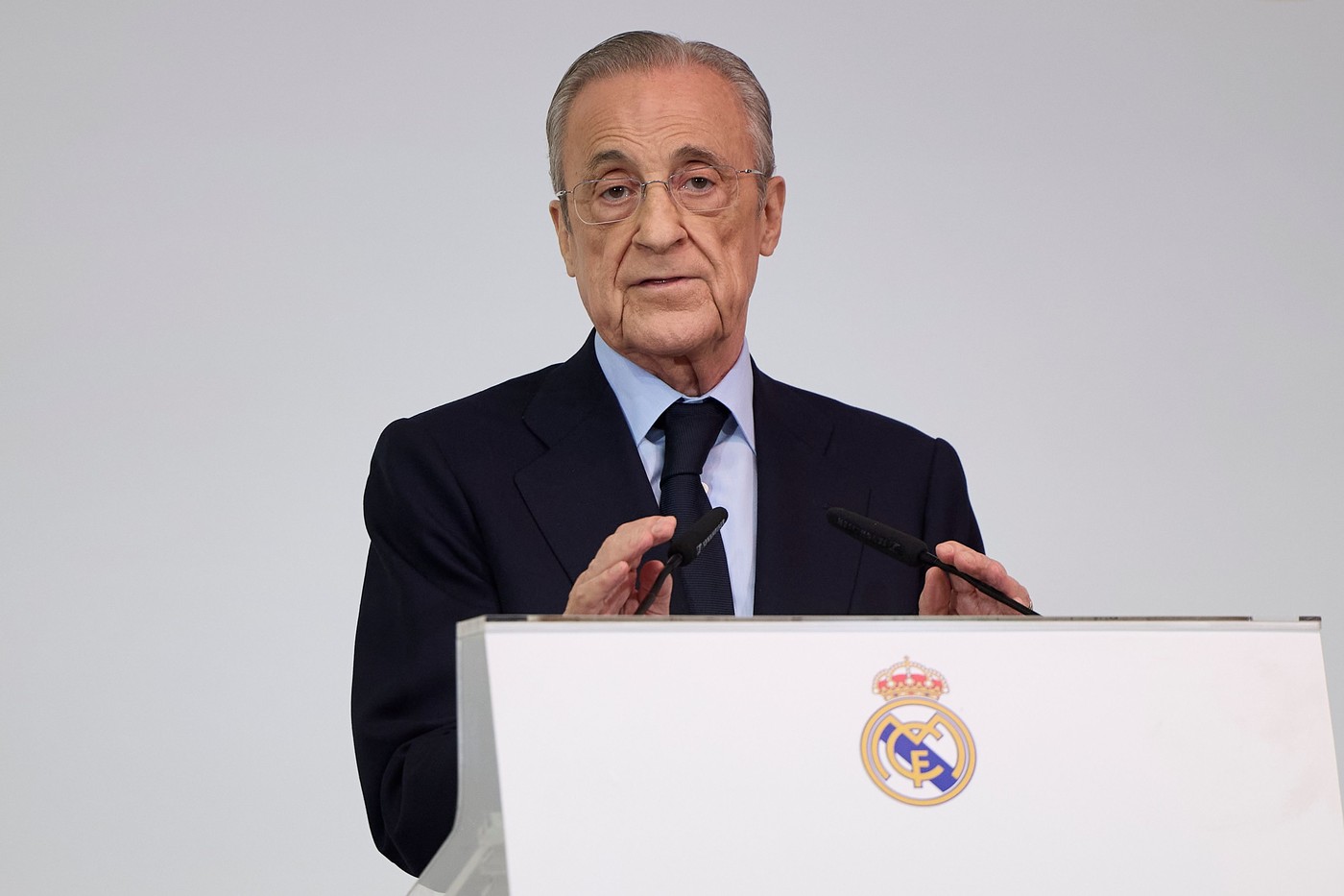 Florentino Perez, atac nuclear împotriva Barcelonei: „S-au plătit 8.000.000 de euro pentru rapoarte despre arbitri. Cum e posibil ca Liga și Federația să fie pasive?!”