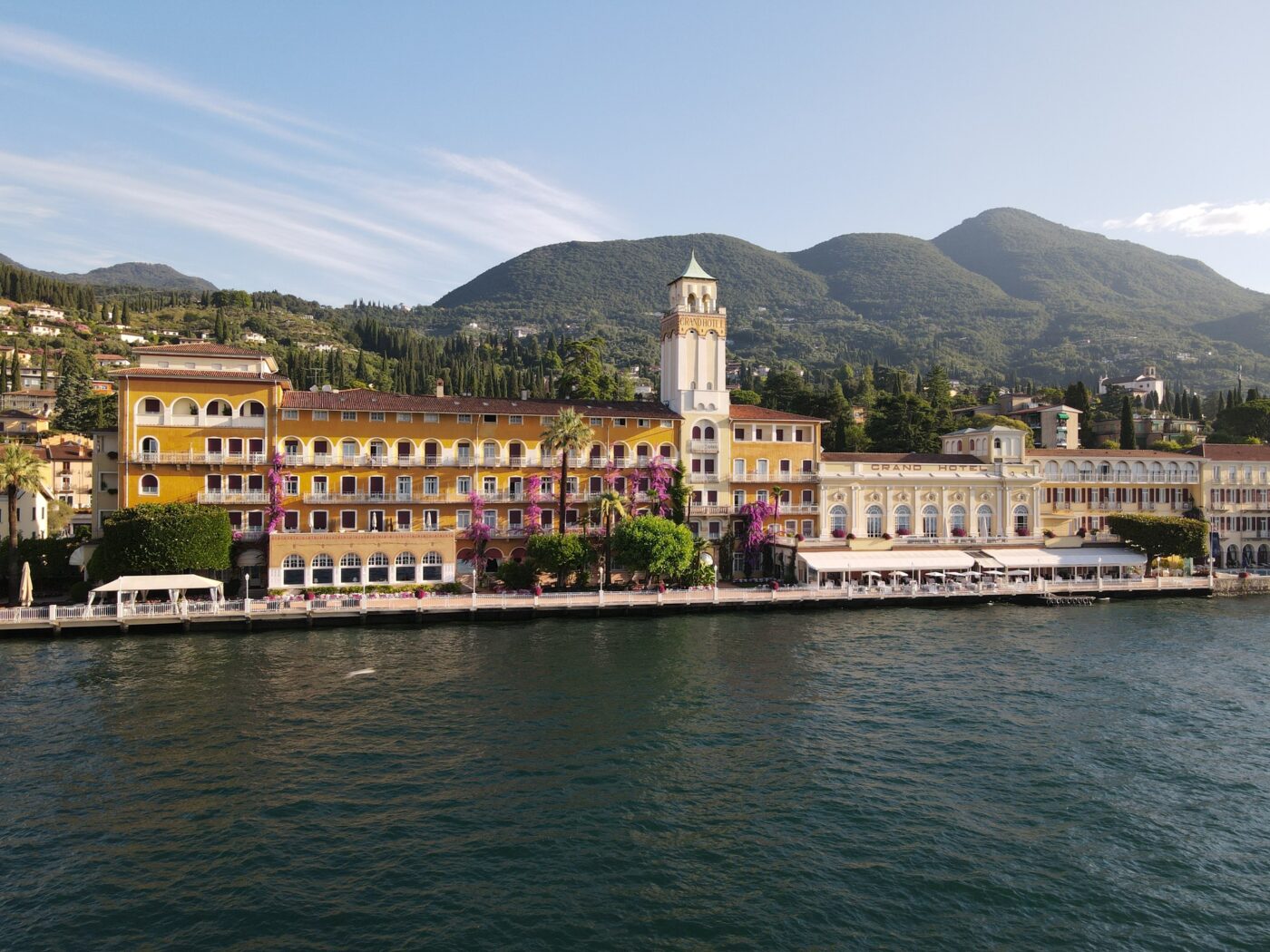 Frații Pavăl bagă 45.000.000 de euro în hotelul din Italia şi primele imagini sunt spectaculoase. Cum va arăta bijuteria celor mai bogați patroni din fotbalul românesc