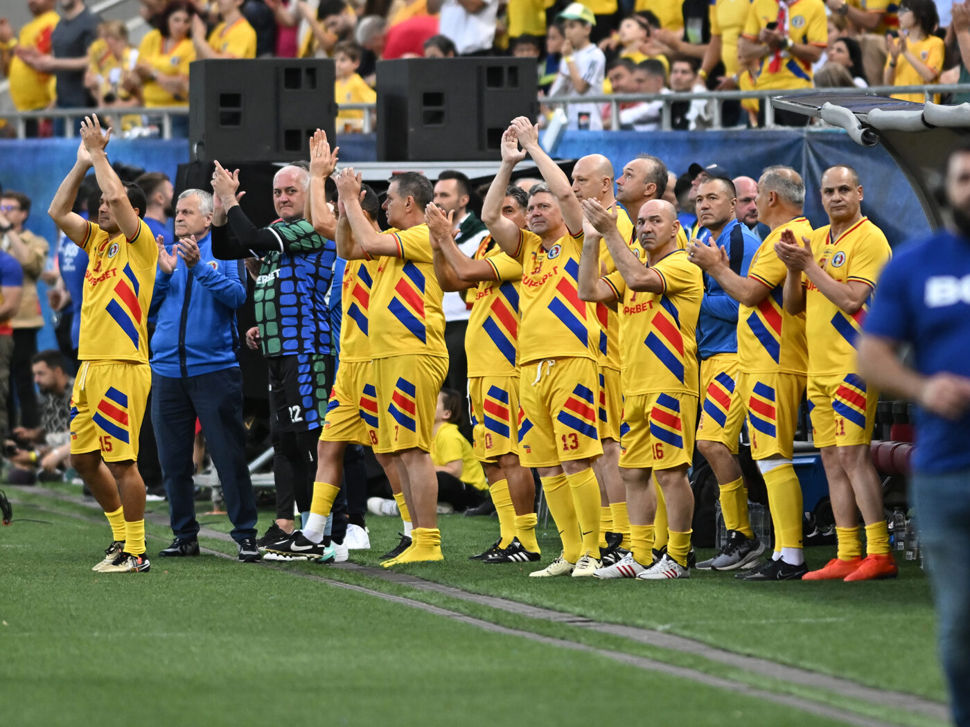 Nu ştia o boabă în limba română, dar a ajuns titular în Generația de Aur cu ajutorul unui fost jucător de la Steaua, care îi traducea totul şi care l-a învățat cum să centreze. EXCLUSIV