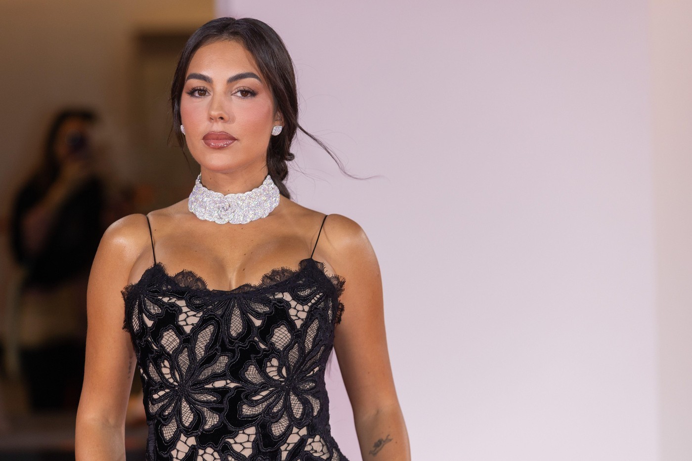 Georgina Rodriguez, în costum de baie în vacanța din Golful Persic. Iubita lui Cristiano Ronaldo și-a etalat formele cu care l-a cucerit pe portughez
