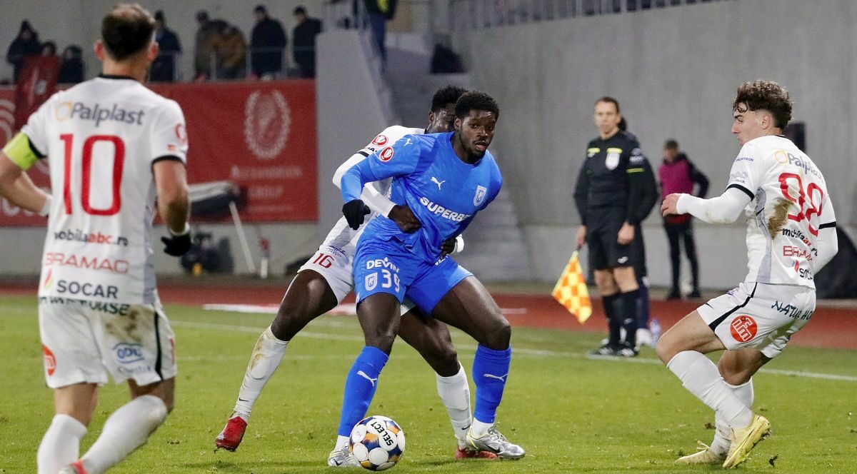 Gestul lui Steven Nsimba care l-a scos din calculele lui Filipe Coelho şi care l-a pus pe lista de transferuri la Universitatea Craiova. EXCLUSIV