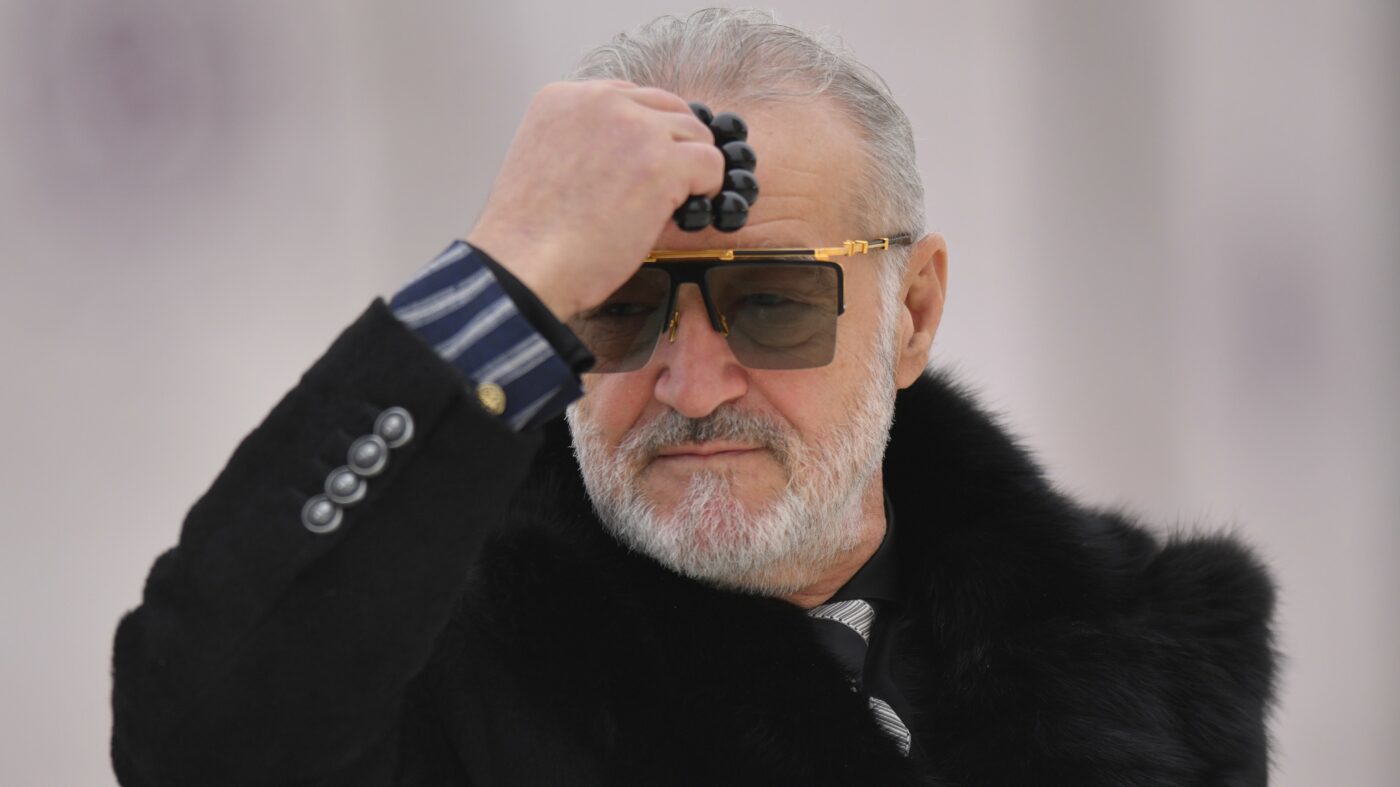 Gigi Becali a mirosit femeile pe stradă în Milano și a început să plângă de mila lor: „Vai, săraca de tine!”
