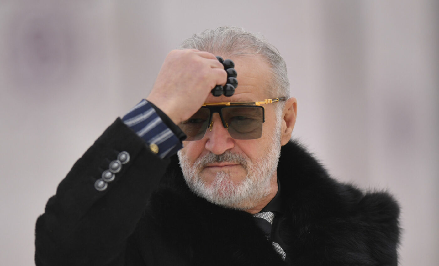 Gigi Becali a răbufnit în direct: „Părinte Pimen, zi că biserica a făcut-o Becali! 700.000 de euro chilia”