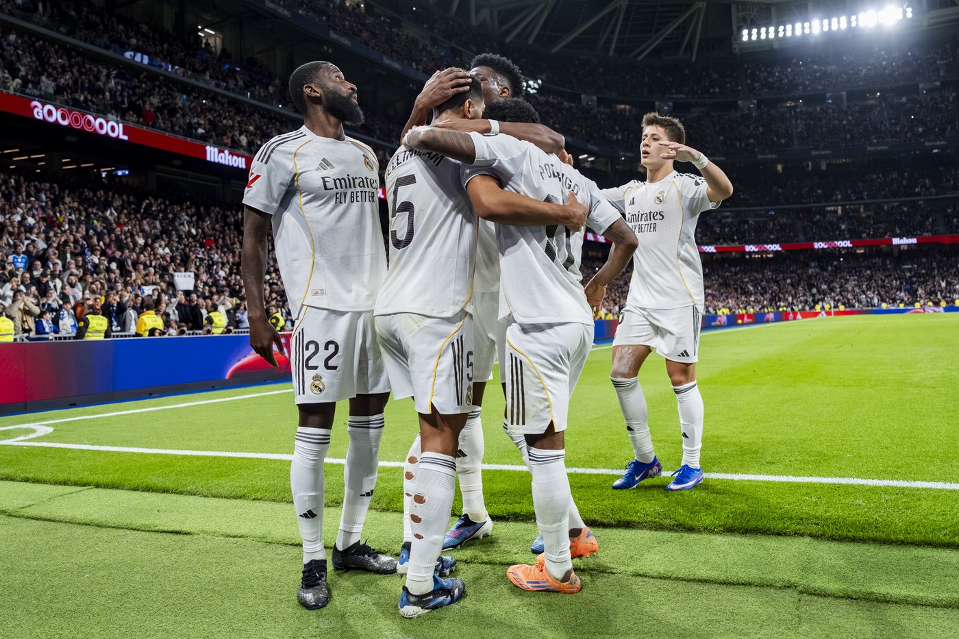 Imaginea care o să-i înnebunească pe fanii lui Real Madrid! Noul star din fotbalul mondial s-a aflat în casa Los Blancos