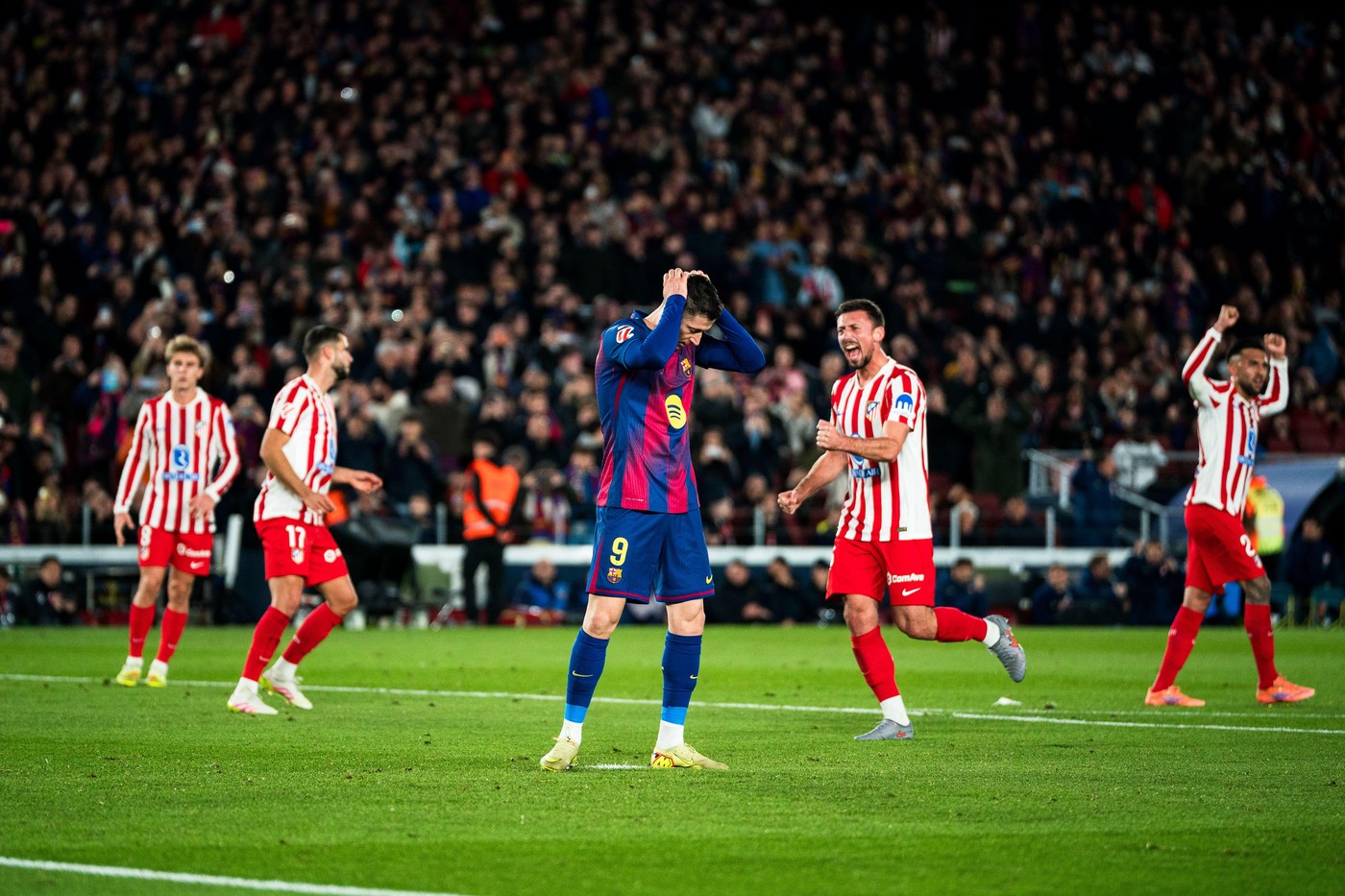 Lewandowski a executat cel mai prost penalty din cariera lui. Barcelona a pecetluit soarta golgheterului polonez