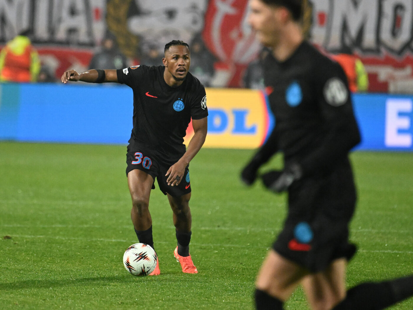 Ngezana, călcat în picioare după ce și-a bătut joc de FCSB: „Crede că e cel mai deștept, că are cea mai frumoasă mașină”