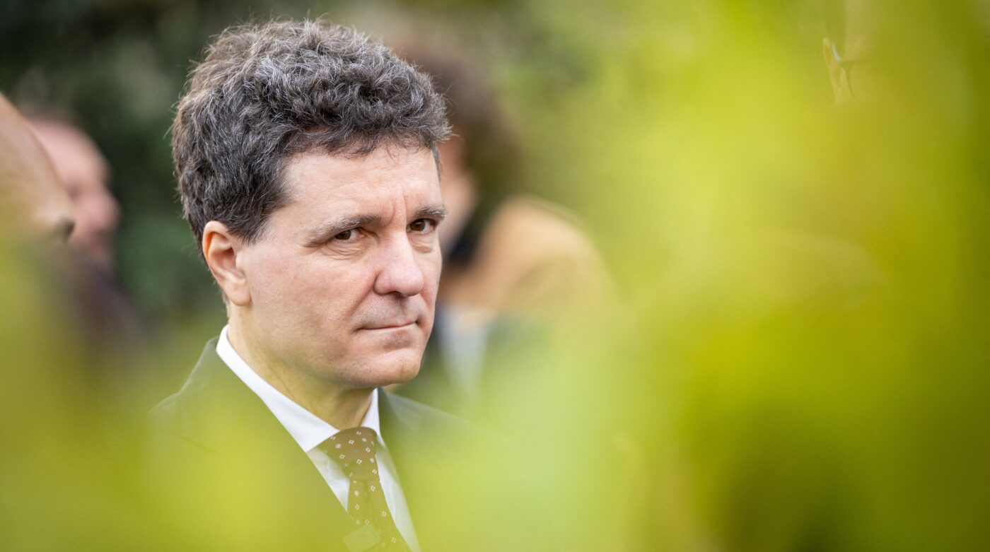 Nicușor Dan, desființat total după decizia de a trimite „Legea Novak” la CCR: „E anti-român!”