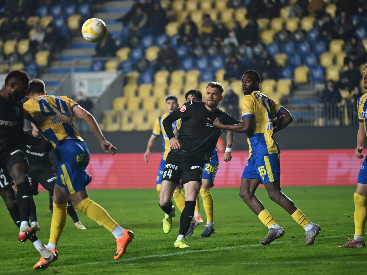 Fostul jucător de la Olympique Marseille, pe picior de plecare din Superliga României. EXCLUSIV