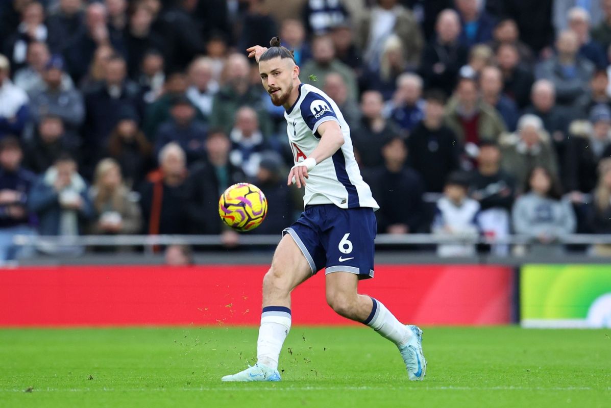 Radu Drăguşin, în lotul lui Tottenham cu Liverpool. E gata de marea revenire în Premier League: „Nu m-a surprins”