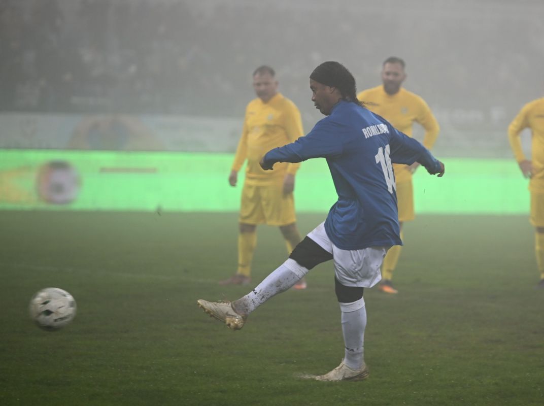 Ronaldinho a încasat o avere ca să facă figurație la Iaşi. Suma e uriaşă, iar organizatorii au rămas cu paguba