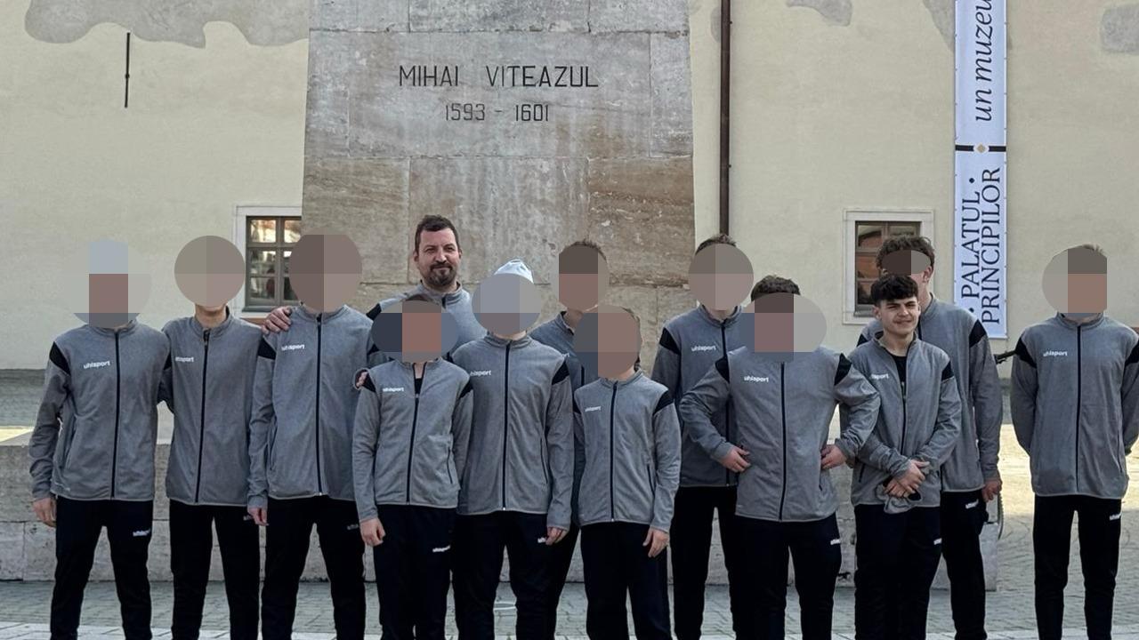 Scrisoare deschisă semnată de părinți pentru susținerea antrenorului acuzat că ar fi lovit cu un șlap în față un jucător de polo în vârstă de 15 ani