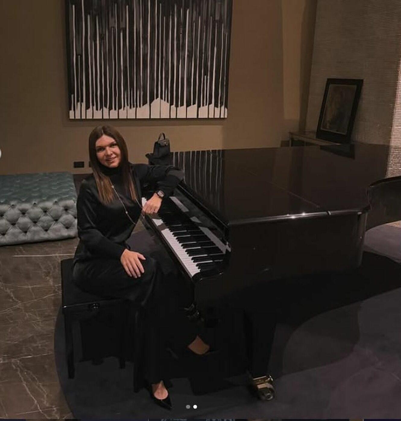 Simona-Halep-le-a-aratat-romanilor-cum-petrece-Craciunul-A-tras-tare-la-sala-si-apoi-s-a-infruptat-cu-pofta-din-cozonac-1-e1766223817728.jpg