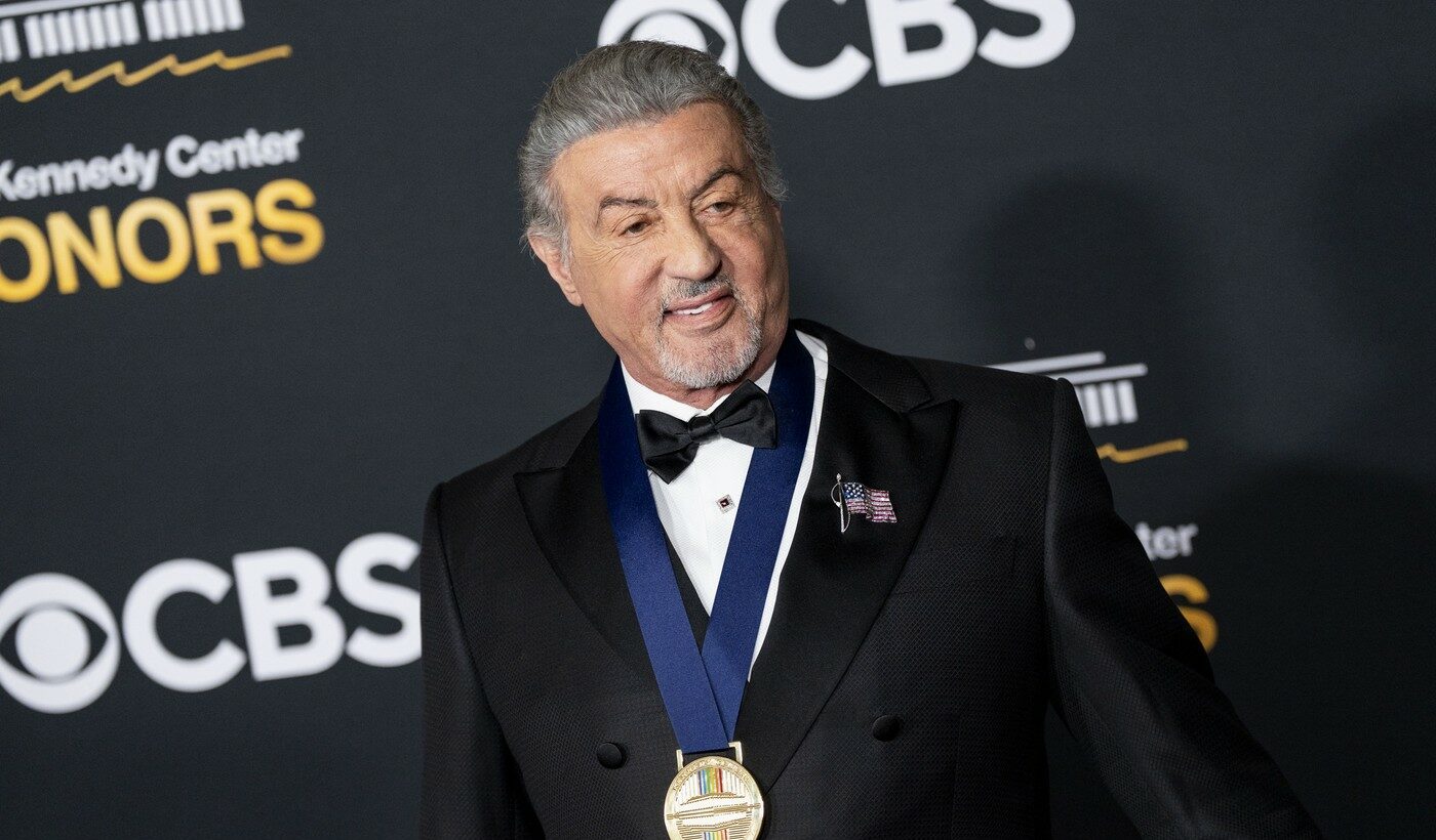 Photo for the article Sylvester Stallone, eroul din „Rocky”, a explodat din cauza filmului despre boxerul Ivan Drago, făcut fără să fie anunțat: „Sunt niște paraziți!”