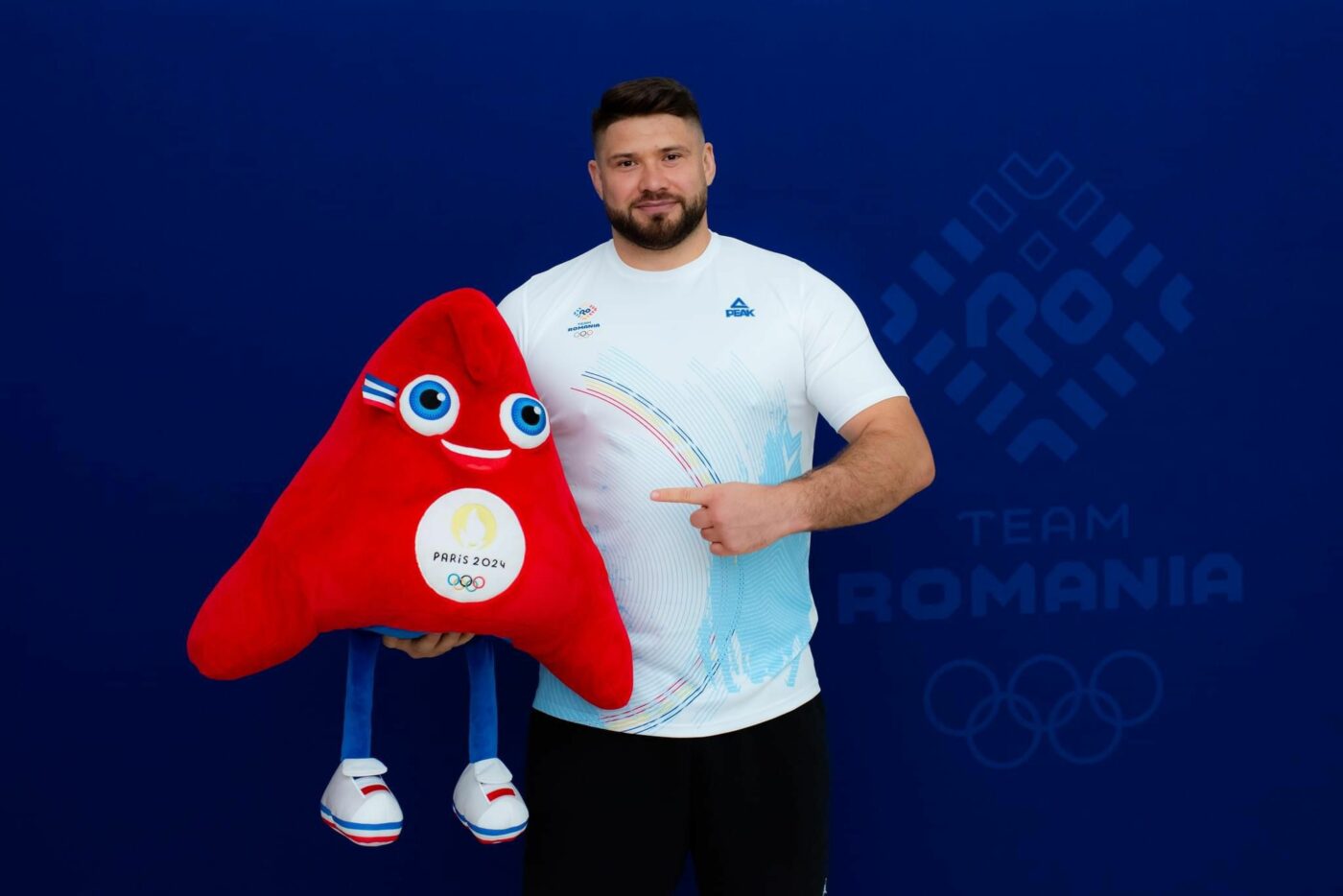 Până în apropiere de Crăciun antrenorul Alin Alexuc îi „forjează” la munte pe sportivii de la lupte!` „Pe mine antrenorul mă urmărea cu Dacia”. SPECIAL