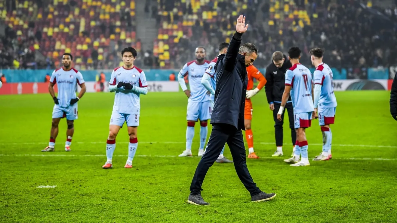 gigi-becali-l-a-debusolat-total-pe-robin-van-persie-esecul-cu-fcsb-a-dus-o-in-picaj-total-pe-feyenoord-iar-ultrasii-i-au-bagat-in-sedinta-pe-antrenor-si-pe-fotbalisti.webp