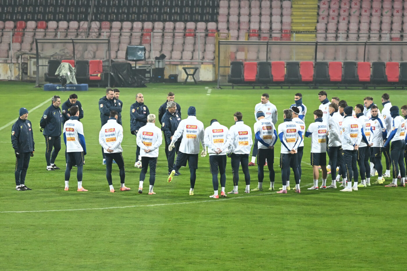 „Daca-ei-dispar-de-la-nationala-pana-in-martie-Romania-se-califica-la-CM-2026.-Primul-care-o-spune-raspicat-a-pregatit-tricolorii-si-a-fost-pe-teren-in-baraj-de-Mondial.-EXCLUSIV-1400x933.jpg