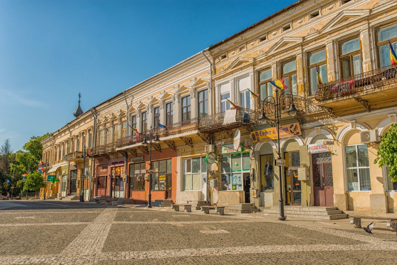 Are contracte de 3 miliarde de euro cu statul român și vrea să ridice din sărăcie un oraș din țară