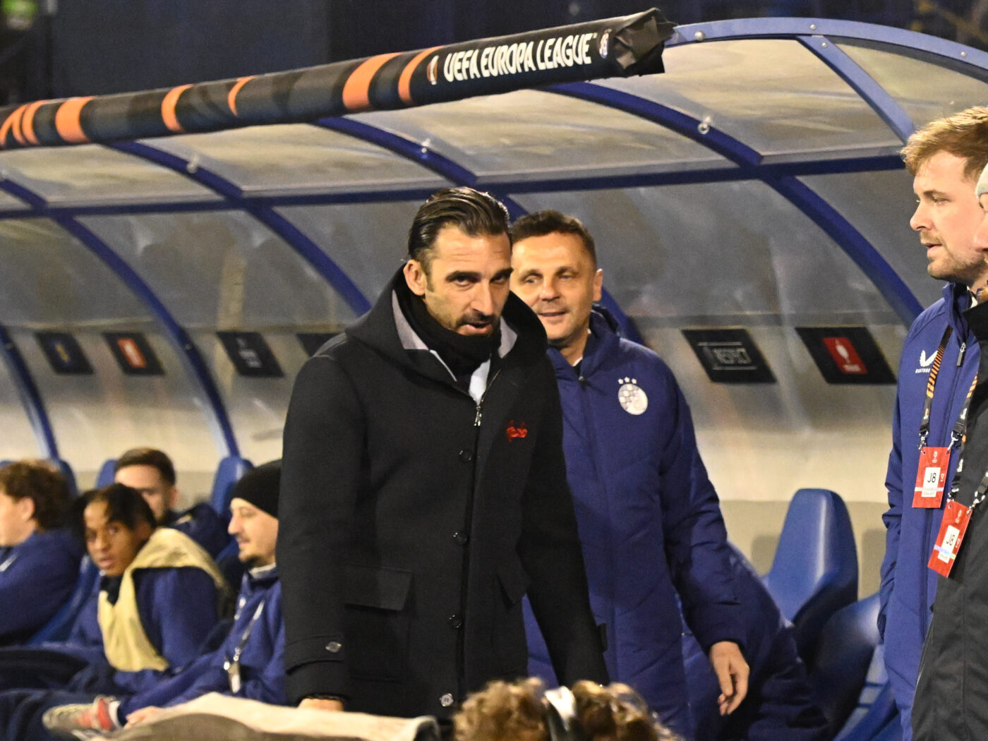 Basarab-Panduru-necrutator-cu-Charalambous-si-fotbalistii-sai-dupa-Dinamo-Zagreb-–-FCSB-„Nu-s-a-intamplat-nimic-1-1400x1050.jpg