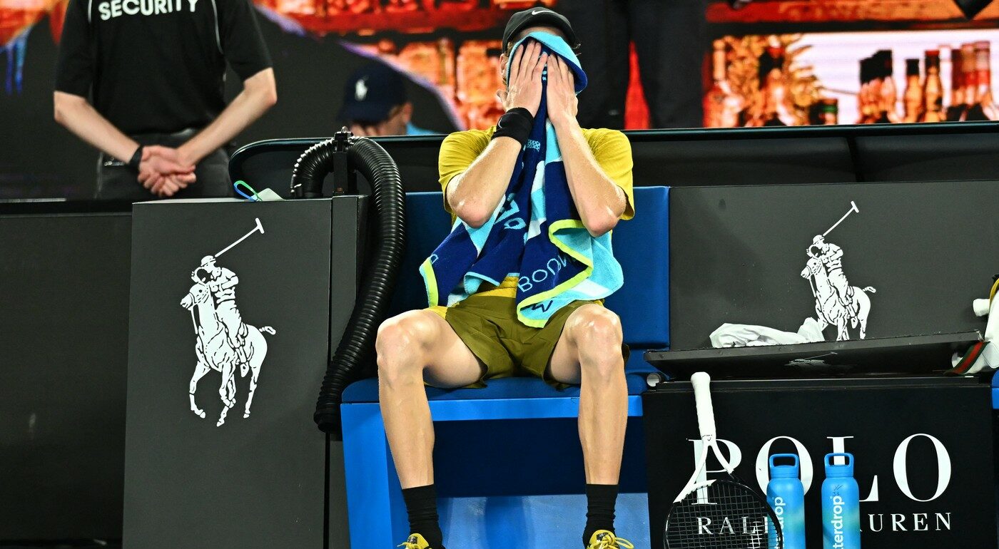Ce-a-facut-numarul-2-mondial-dupa-ce-a-vomitat-in-prosop-in-timpul-meciului-de-la-Australian-Open-e1769257151325.jpg