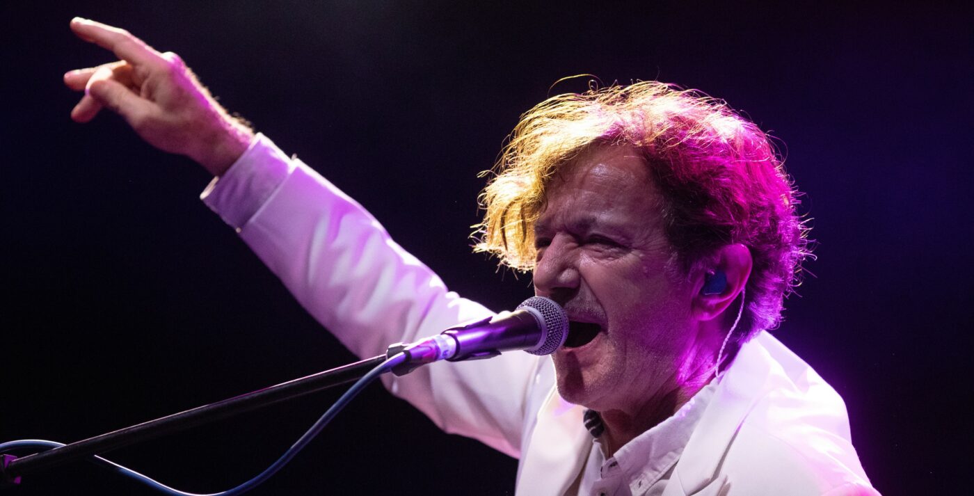 EXTRA Ce a făcut un român când l-a văzut pe Goran Bregovic în aeroport, la Munchen. Nici soția n-a reuşit să-l ajute